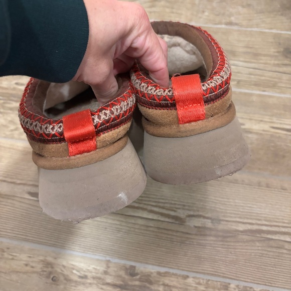 Ugg Tazz II Platform Slipper, Size 8 - Picture 6 of 9